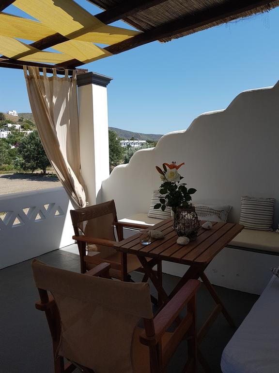 Theo'S Vacation Home Skyros Exteriör bild