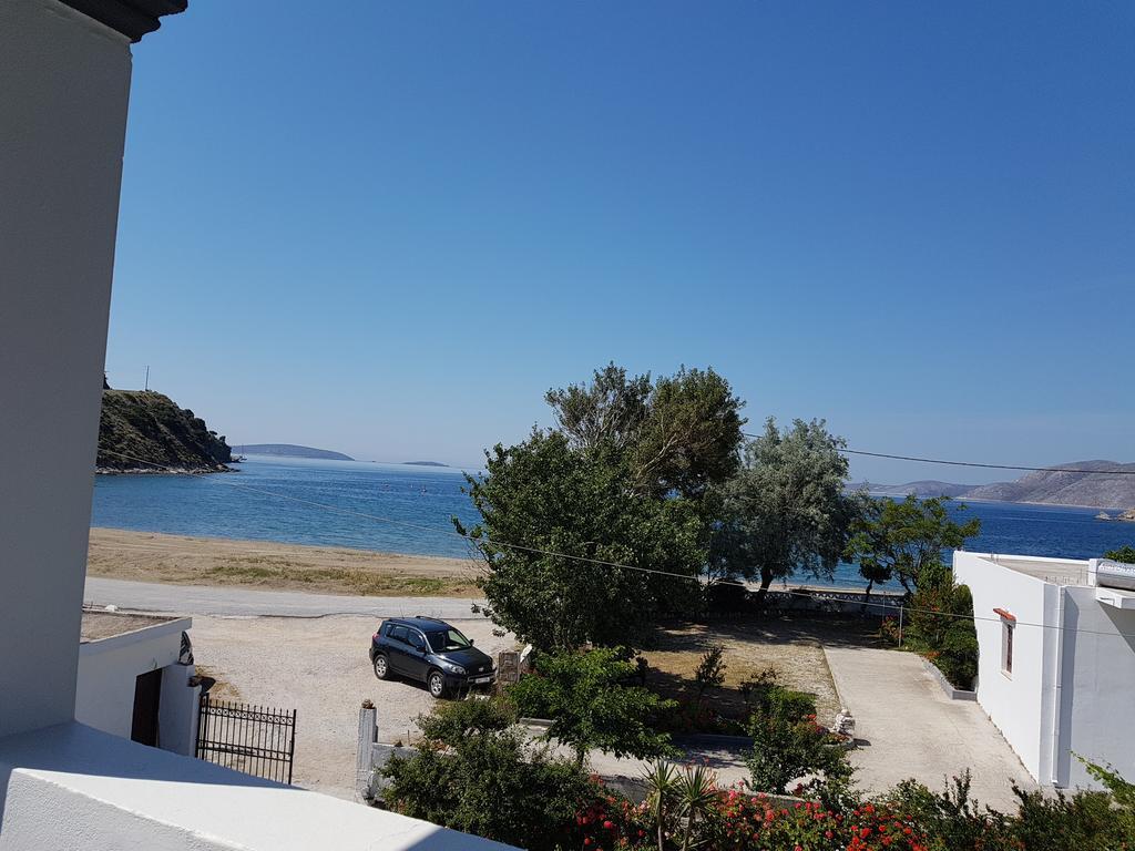 Theo'S Vacation Home Skyros Exteriör bild